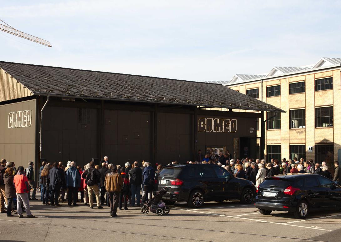 Blick vom Lagerplatz aufs Kino Cameo